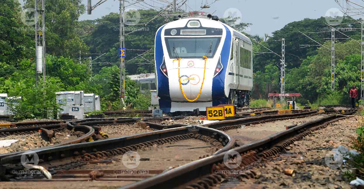 Vande Bharat Express train reaches Kannur during trial run. Photo: Manorama