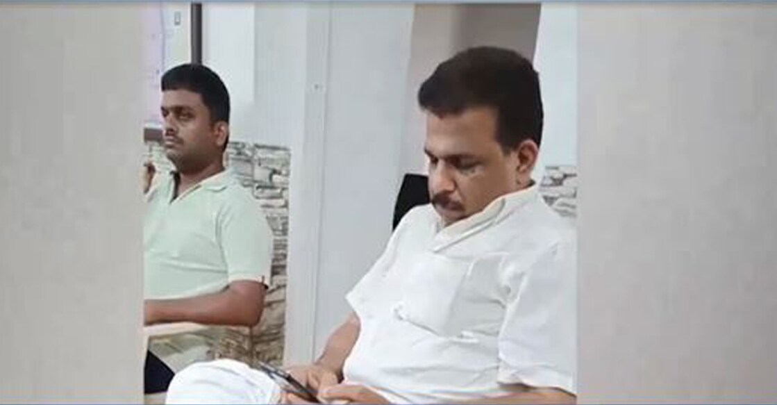 congress-main It is indicated that the Congress workers were detained by the police in anticipation of a protest against the visit, sources said. Photo: Manorama News/ Screengrab