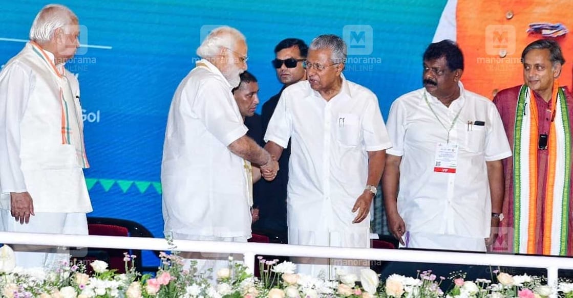 Kerala Chief Minister Pinarayi Vijayan greets Prime Minister Narendra Modi after Vande Bharat Express flag off. Photo: Manorama