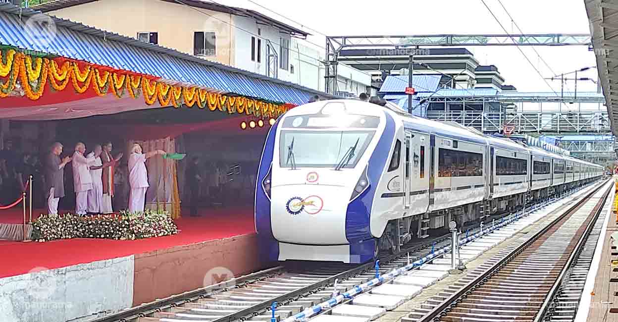 vande-bharat-flag-off-2 Prime Minister Narendra Modi flags off Vande Bharat Express. Photo: Manoj Chemencheri/Manorama