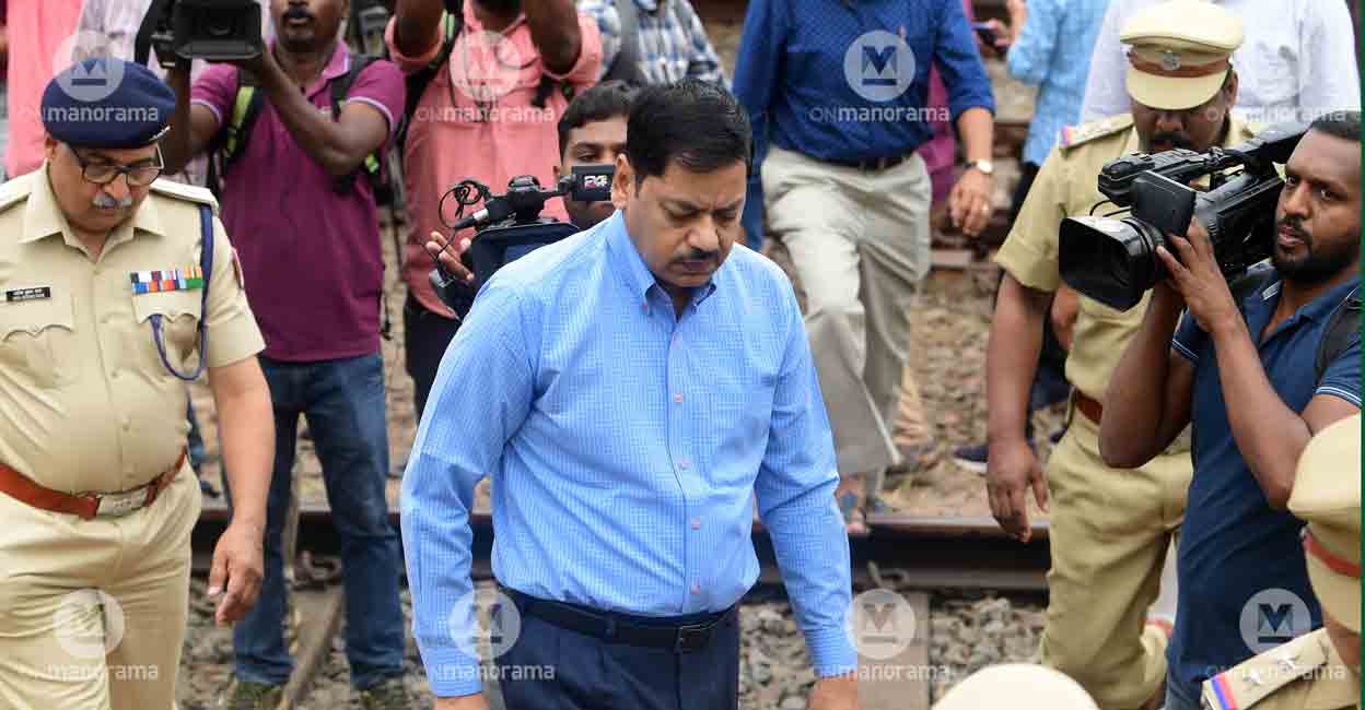 train-fire-case-nia-officers2 A three-member team of the National Investigation Agency conducted an examination of the train bogie in which the incident happened. Photo: Manorama