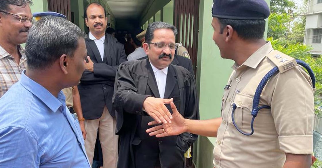 madhu-murder-case-judge Palakkad District Police Chief R Vishwanath and Mannarkkad Scheduled Castes and Scheduled Tribes Special Court Public Prosecutor P Jayan congratulate each other after the accused in the Madhu lynching case were found guilty.
