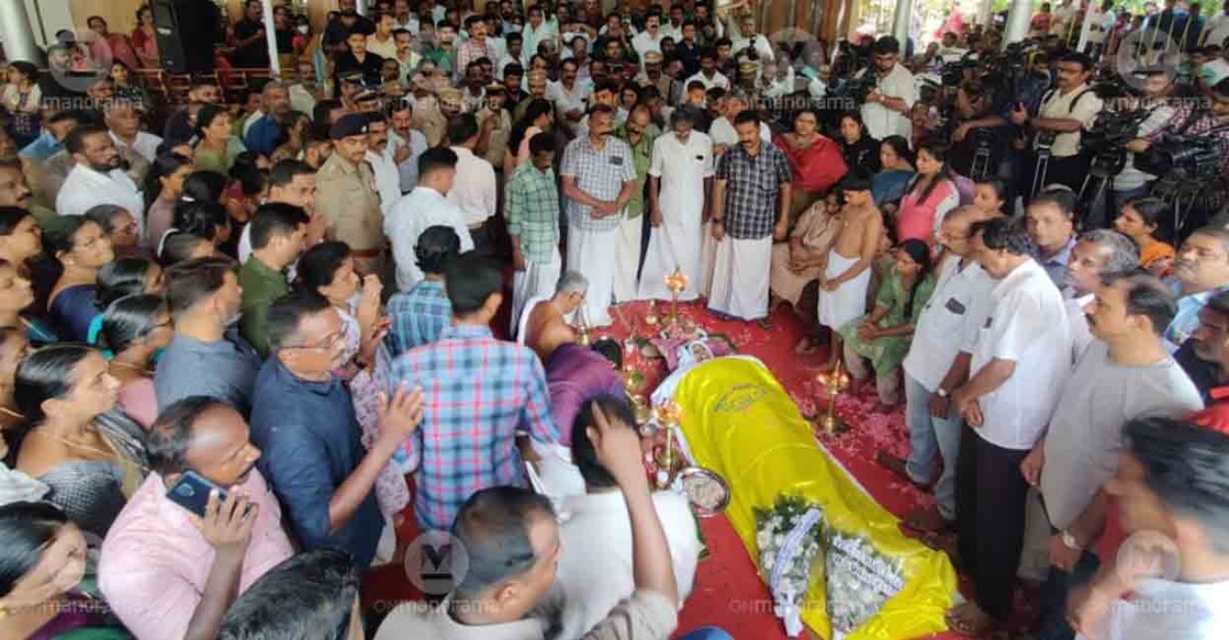A large gathering paid homage to Dr Vandana Das at her house at Muttuchira in Kottayam. Photo:  Jins Michel/Manorama