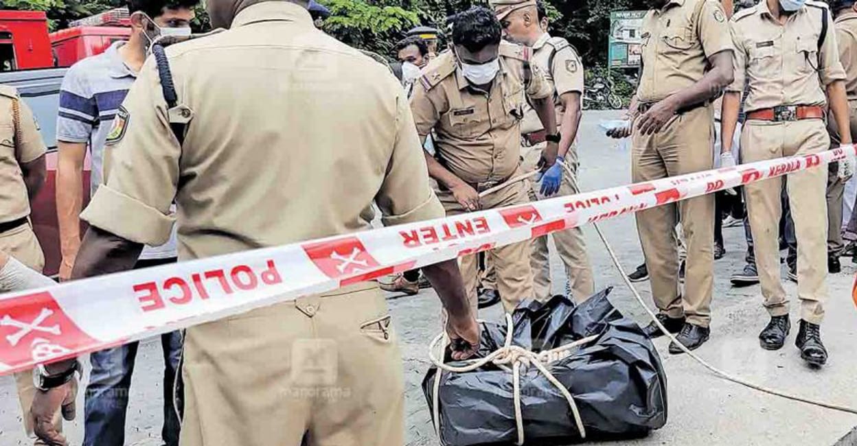 Accused carried dismembered body in bags through crowded road