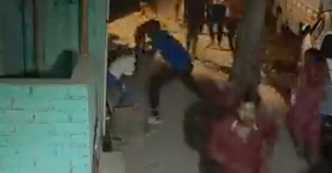  16-year-old girl fatally stabbed by boyfriend in Delhi's Shahbad Dairy area. Photo: Screengrab/Twitter