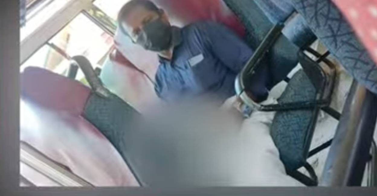 The video shows a man flashing at a woman inside the bus that services the Cherupuzha-Thaliparamba route. Photo: Screengrab/ Manorama News