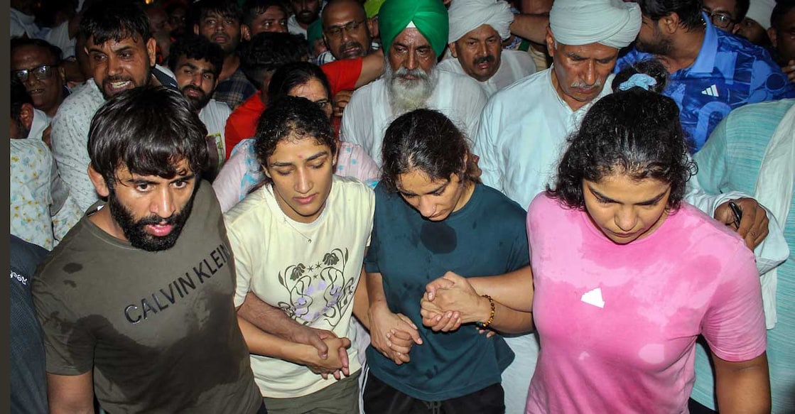 Protesting wrestlers Sakshi Malik, Vinesh Phogat and Sangeeta Phogat at Har ki Pauri ghat, in Haridwar, Tuesday, May 30, 2023. Photo: PTI