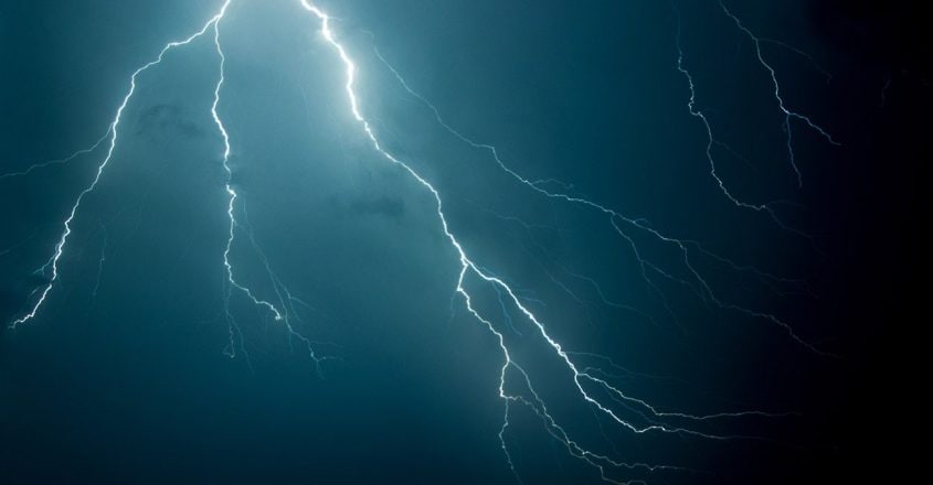 Lightning injures seven at Kozhikode Beach | Kozhikode News