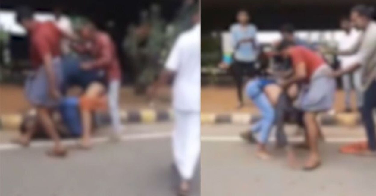 ആലുവയിൽ യുവാക്കൾ ആക്രമണത്തിന് ഇരയായപ്പോൾ. (Video grab - Manorama News) 