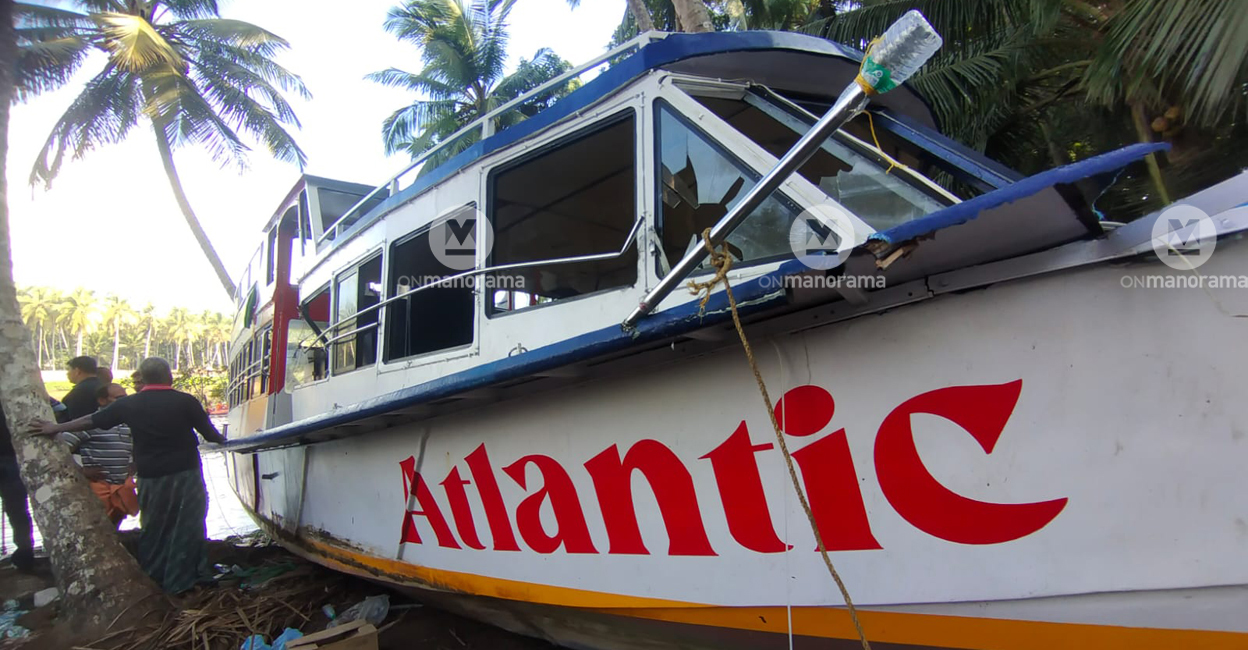 atlantic-boat-tanur The boat that met with the accident at Thooval Theeram was dragged ashore after a 7-hour effort. Photo: Manorama