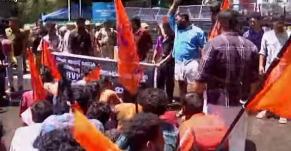 The ABVP organised the march demanding the arrest of former SFI leader K Vidya for allegedly making a fake experience certificate of Maharaja's College, Ernakulam. Photo: Screengrab/ Manorama News