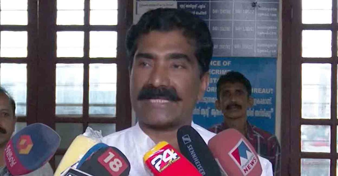 Rajmohan Kaimal speaking to the media after boycotting the discussion. Screengrab from Manorama News