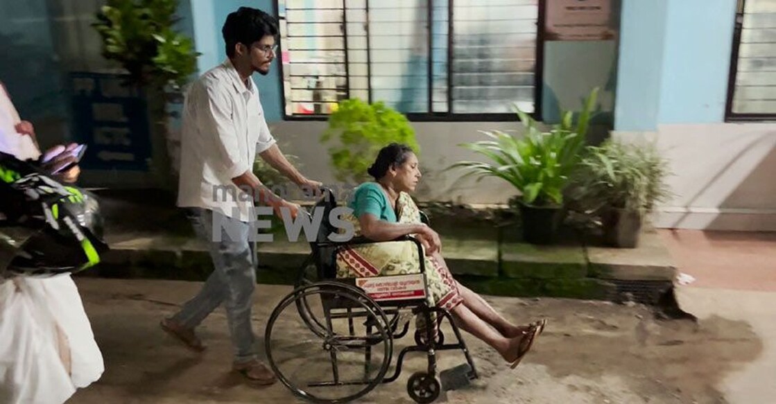 A person injured in the fox attack being taken to a hospital. Photo: Screengrab/Manorama News