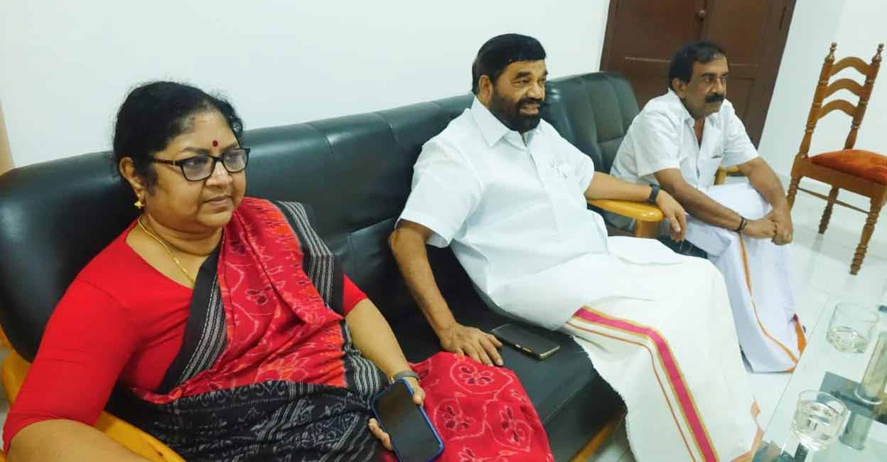Minister for Higher Education R Bindu and Minister for Cooperation V N Vasavan held talks with the representatives of the Amal Jyothi college management and protesting students in Kanjirappally TB on June 7, 2023. Photo: Special arrangement