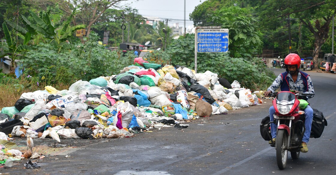 Heaps of plastic and other waste left on the roadside near Kadavanthara in Kochi in this file photo from April, 2023. Photo: Manorama