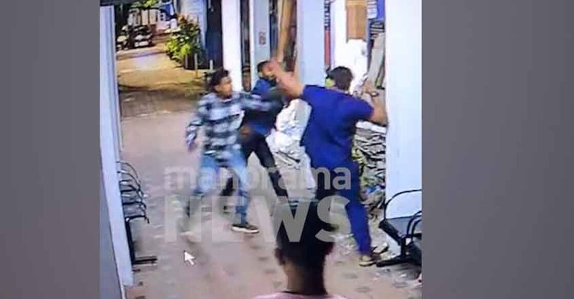 CCTV visuals show two assailants attacking a house surgeon at Ernakulam General Hospital. Photo: Screengrab/Manorama