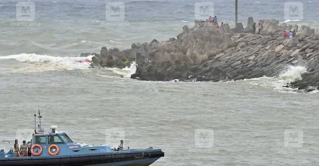 Muthalapozhi A search operation is being carried out for the missing fishermen. Photo: Manorama