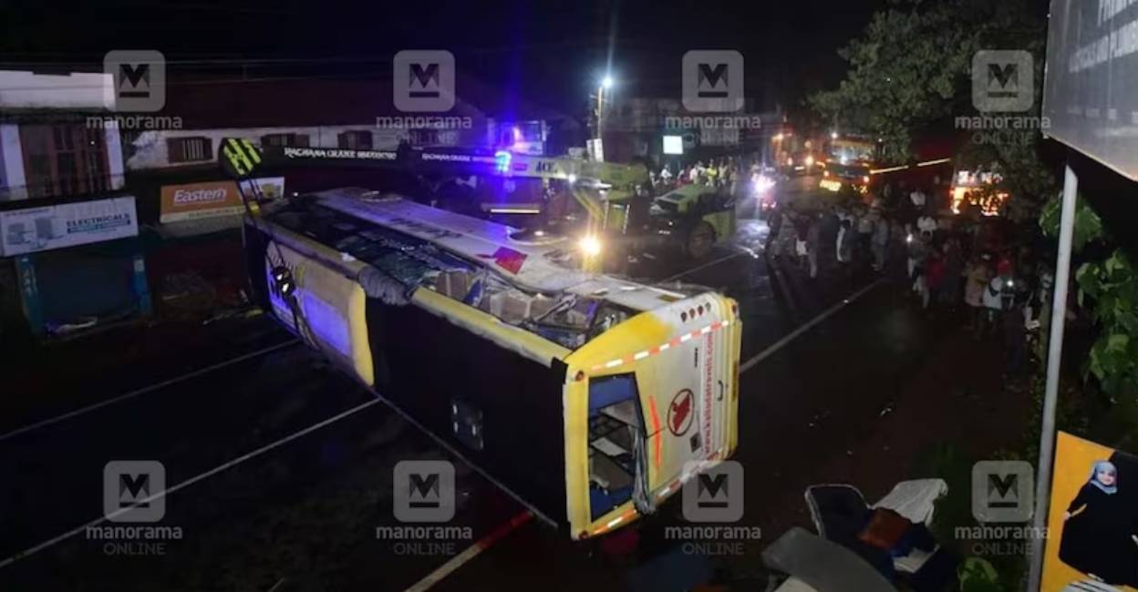 According to reports, a tourist bus of Kallada Travels en route to Pathanamthitta from Mangaluru rammed into a mini container truck which was heading to Kannur.  Photo: Manorama