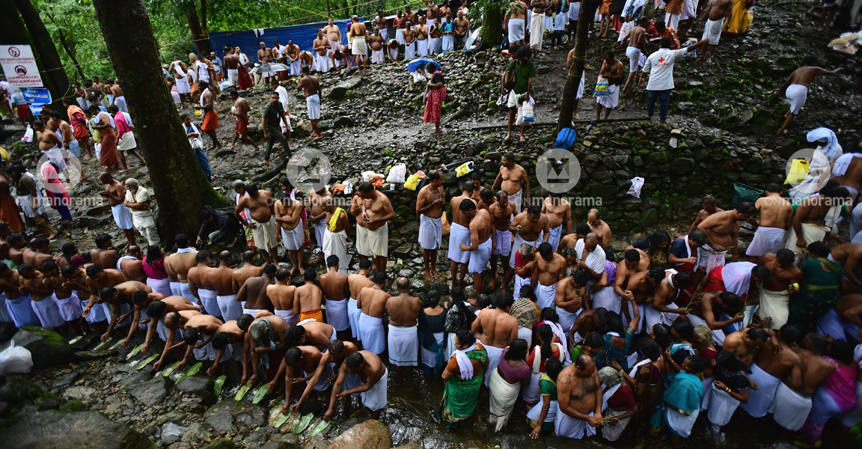 Devotees perform Karkidaka Vavu Bali at Thirunelly in Wayanad in this file photograph from 2019. File photo: Manorama