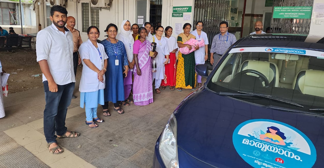 Beneficiaries of the ‘Mathruyanam’ scheme prepare to leave from the Thodupuzha district hospital in Idukki. Photo: Special arrangement 