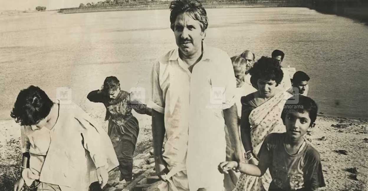 Oommen Chandy with his family. File Image. Photo: Manorama