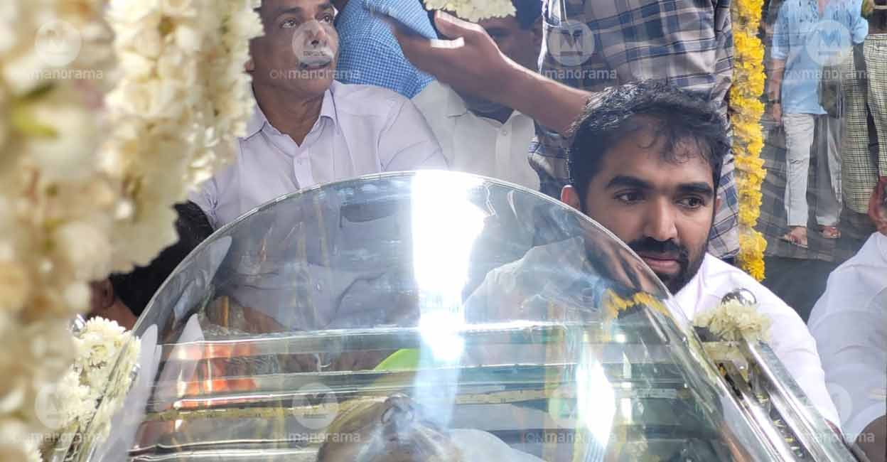 oommen-chandy-funeral2 Chandy Oommen seated beside the mortal remains of his father Oommen Chandy during funeral procession on July 19, 2023. Photo: Rinku Raj/Manorama