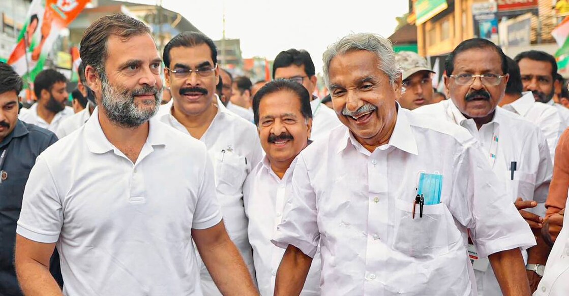 Oommen Chandy and Congress leader Rahul Gandhi during the party's 'Bharat Jodo Yatra', in Chungathara. Photo: PTI/ File