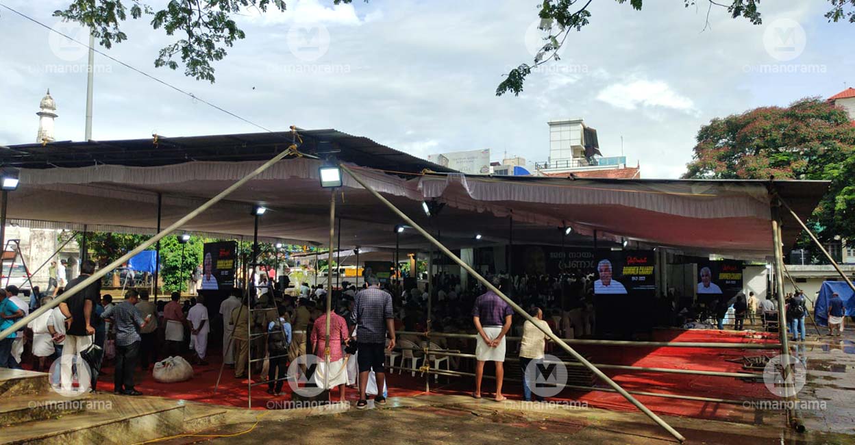 kottayam-oc-2 Thirunakkara Maidanam awaits Oommen Chandy's mortal remains. Photo: Jins Michael/Manorama