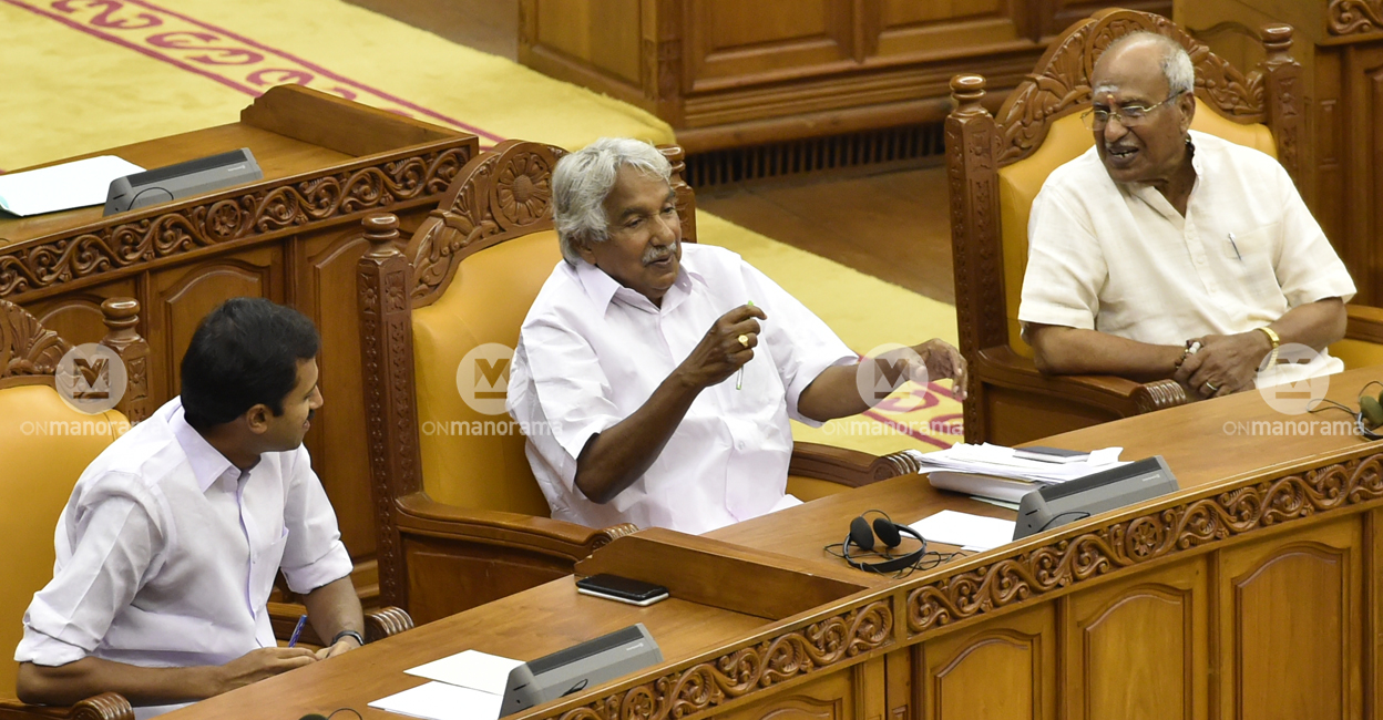 Oommen Chandy flanked by Anoop Jacob (left) of Kerala Congress (Jacob) and O Rajagopal of the BJP in the Kerala Assembly in 2019. File photo: Manorama