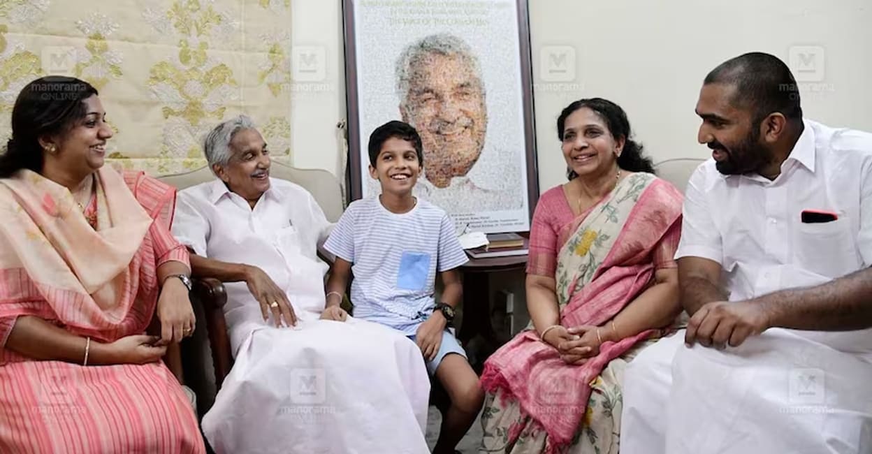 oommen-chandy-file-image-family Oommen Chandy with his family. Photo: File Image/ Manorama