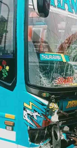 kannur-bus-accident പരിയാരത്ത് ബസും ലോറിയും കൂട്ടിയിടിച്ചപ്പോൾ (ചിത്രം: Special Arrangement)