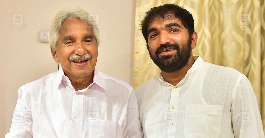 Oommen Chandy with son Chandy Oommen. File photo: Manorama