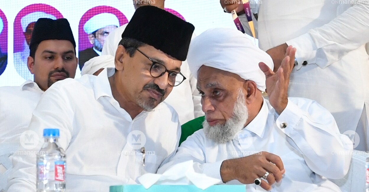 Sayyid Sadik Ali Shihab Thangal and Sayyid Muhammad Jifri Muthukkoya Thangal. File photo: Manorama