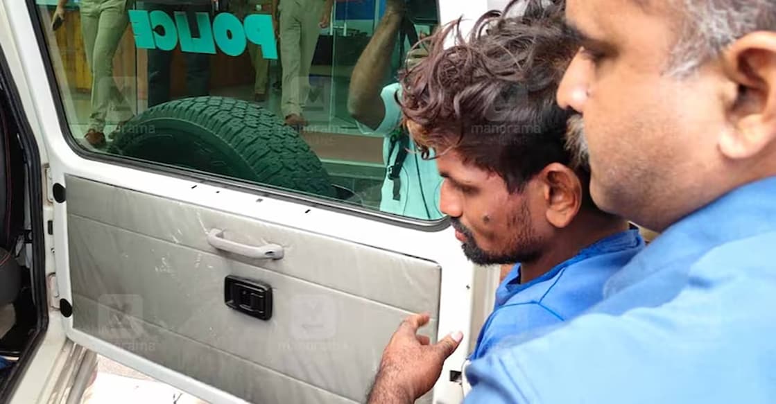 afsaq-alam-custody-aluva The accused, Asfaq Alam in police custody. Photo: Manorama