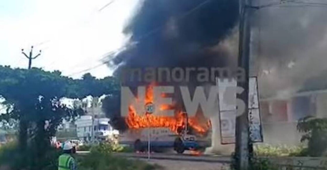 ksrtc-bus-fire-c Visuals from the spot revealed that the interior of the bus was completely gutted in the fire. Photo: Manorama News