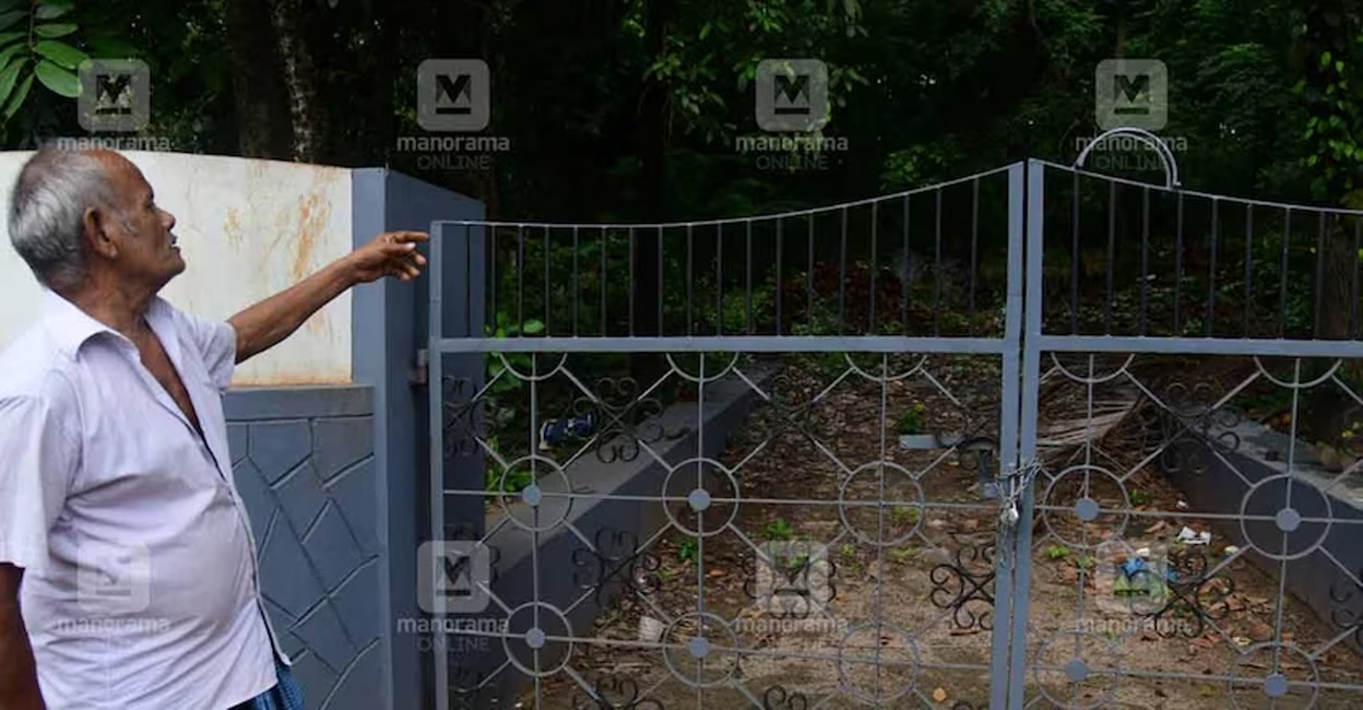 Haneefa showing the house where a leopardess had given birth to its cubs. Photo: Manorama/ Russell Shahul