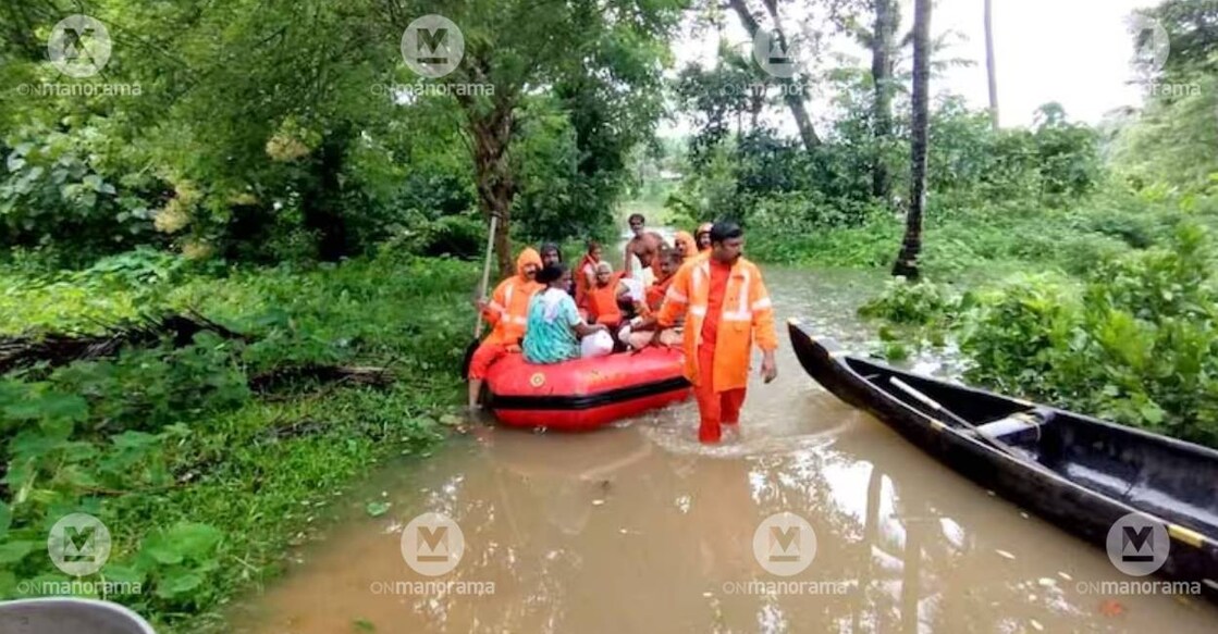 kerala rain fury Fire Force personnel shifts people stranded in Kottayam's Ayarkunnam area to relief camp. Photo: Manorama
