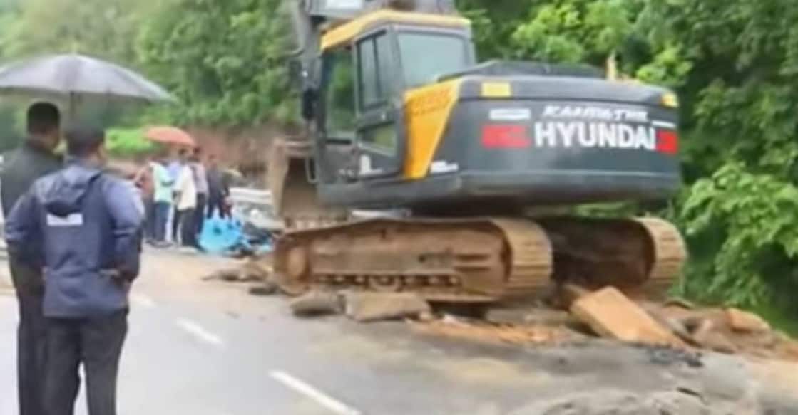 Cracked road in Kuthiran