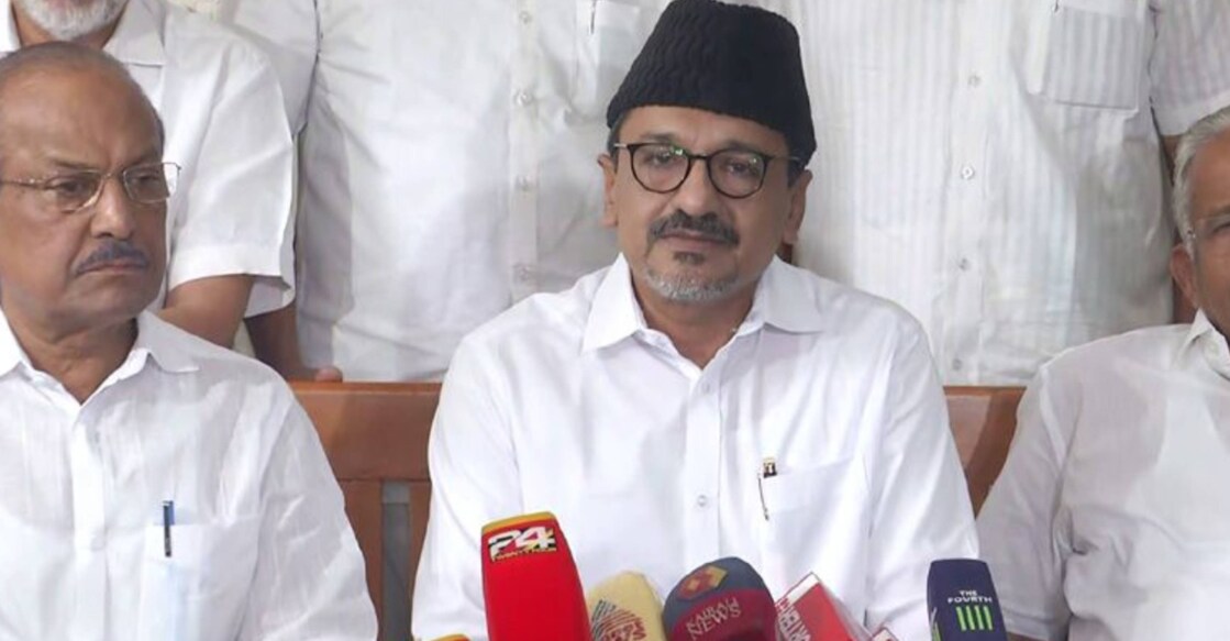 PK Kunhalikutty and Sadiq Ali Shihab Thangal address media. Photo: Manorama News