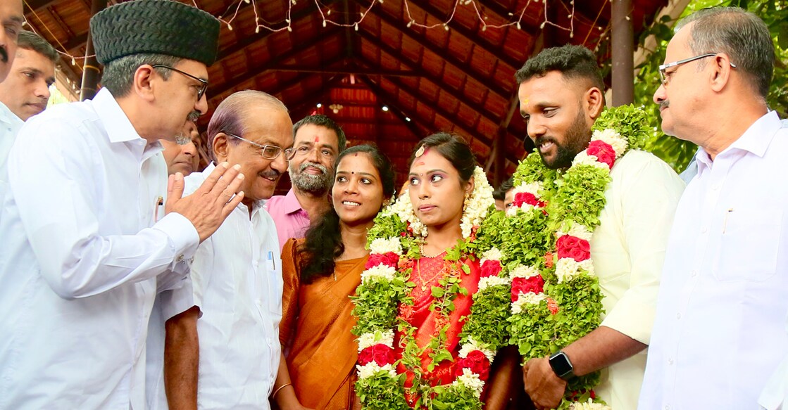 The wedding of Geetha and Vishnu at the Sree Ammancherikkavu Bhagavathi Temple in Vengara was attended by IUML General Secretary PK Kunhalikutty and state president Sayyid Sadiq Ali Shihab Thangal. Photo: Special arrangement