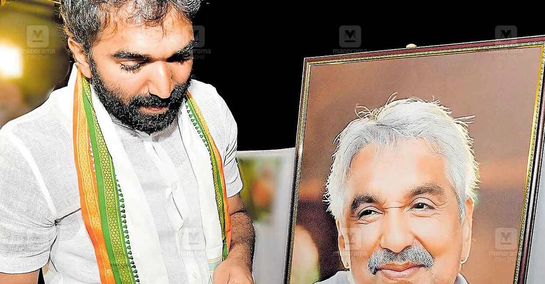 UDF candidate Chandy Oommen at his father Oommen Chandy's tomb. Photo: Manorama