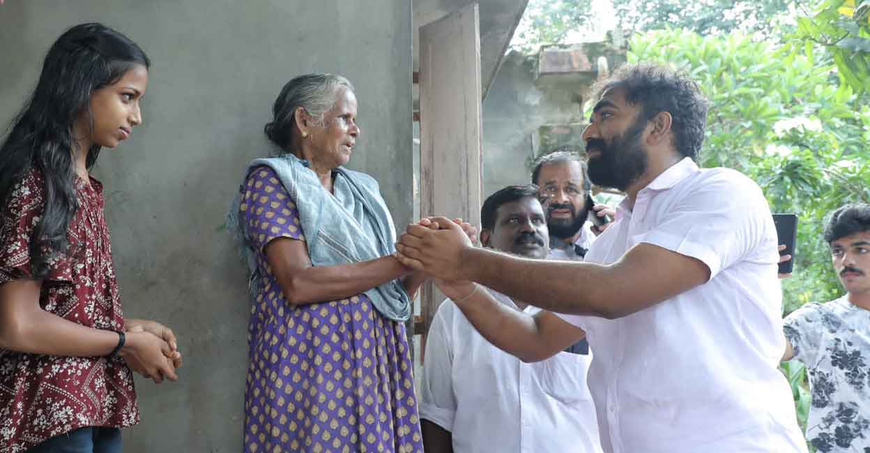 chandy-oommen-campaign-1 Chandy Oommen during campaigning in Puthuppally. Photo: Special arrangement