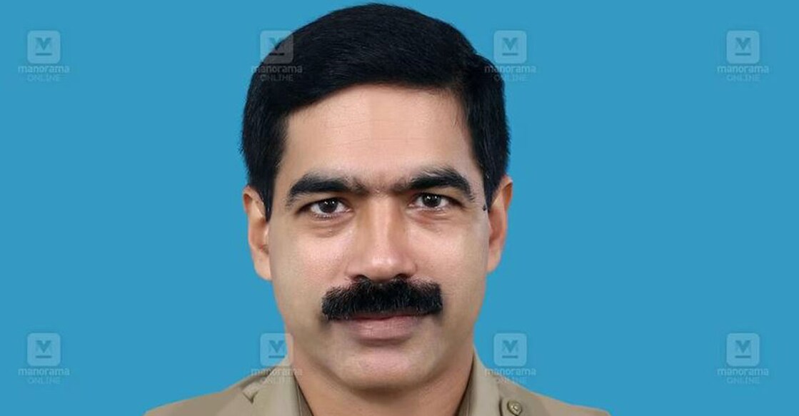 V V Benny arrested the Augstin brothers, the accused in the Muttil tree felling case. Photo: Manorama online