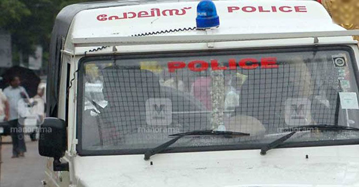 The men wearing masks tried to kidnap the teenager in a van. Photo: Manorama News