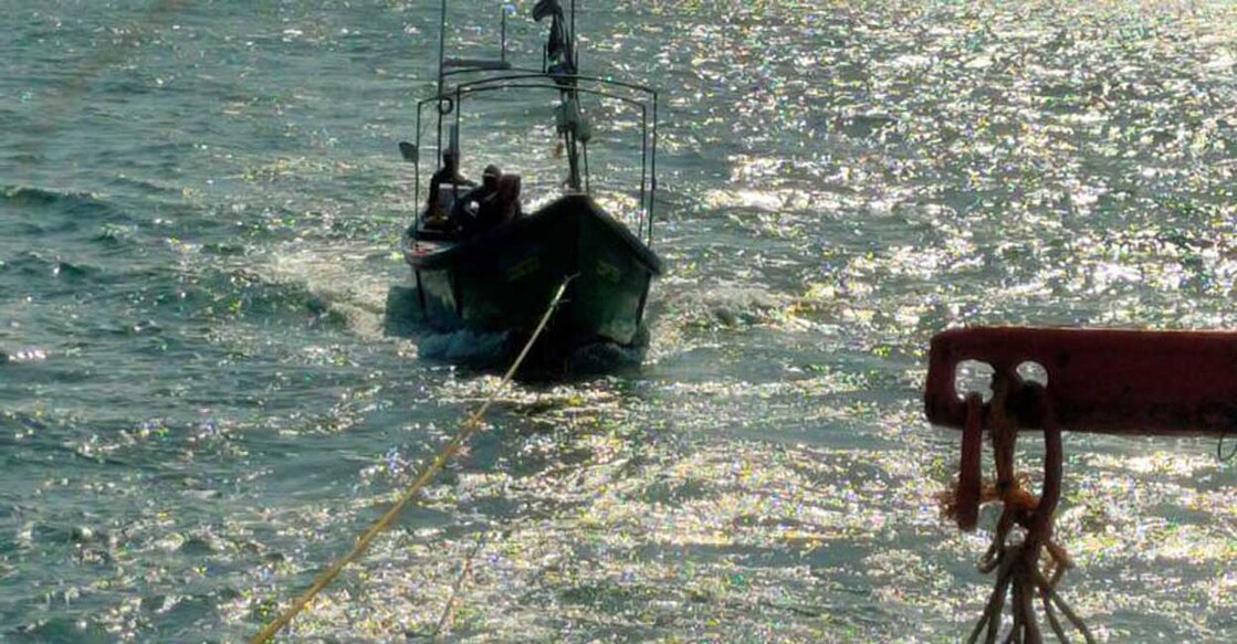 The boat named Satlas was stuck in the sea by noon after its engine stopped. Photo: Special Arrangement 