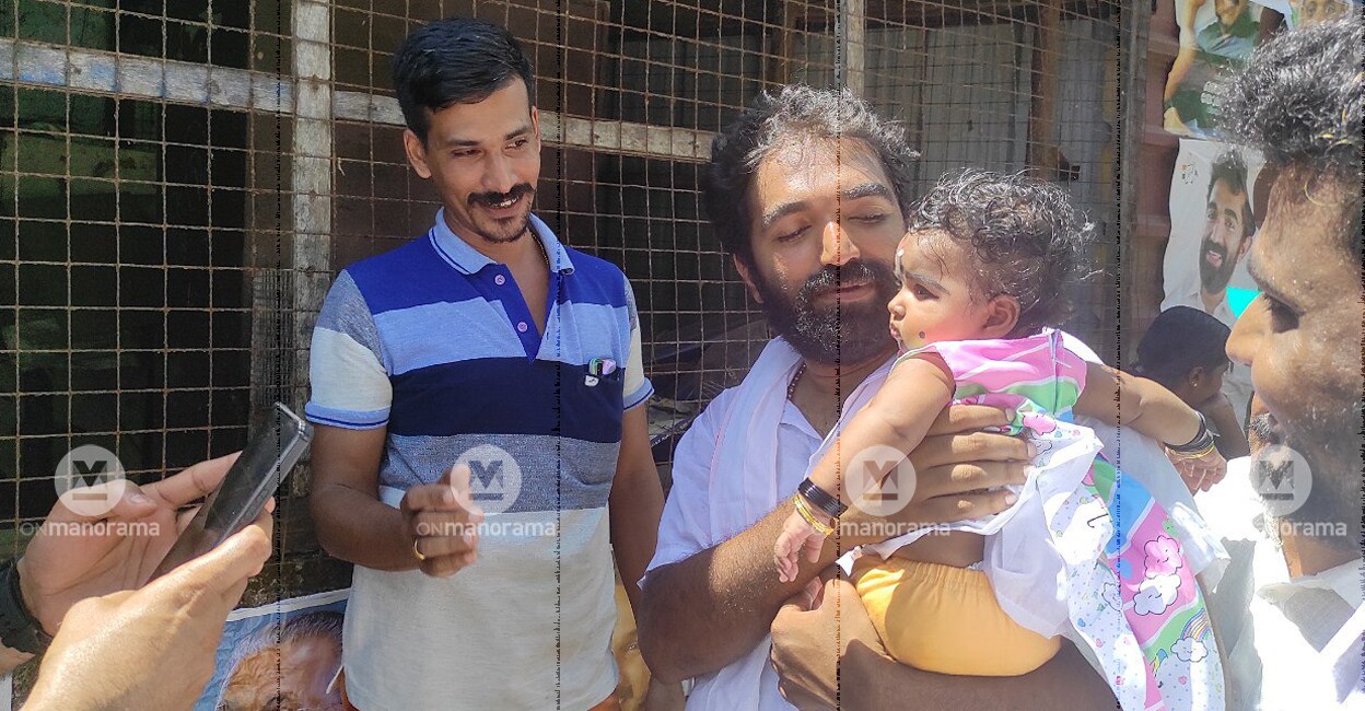 During his campaign, whenever Chandy Oommen came across an infant he stopped like a wayfarer who existed outside the bounds of time and convention. Photo: Ayyappan/Onmanorama