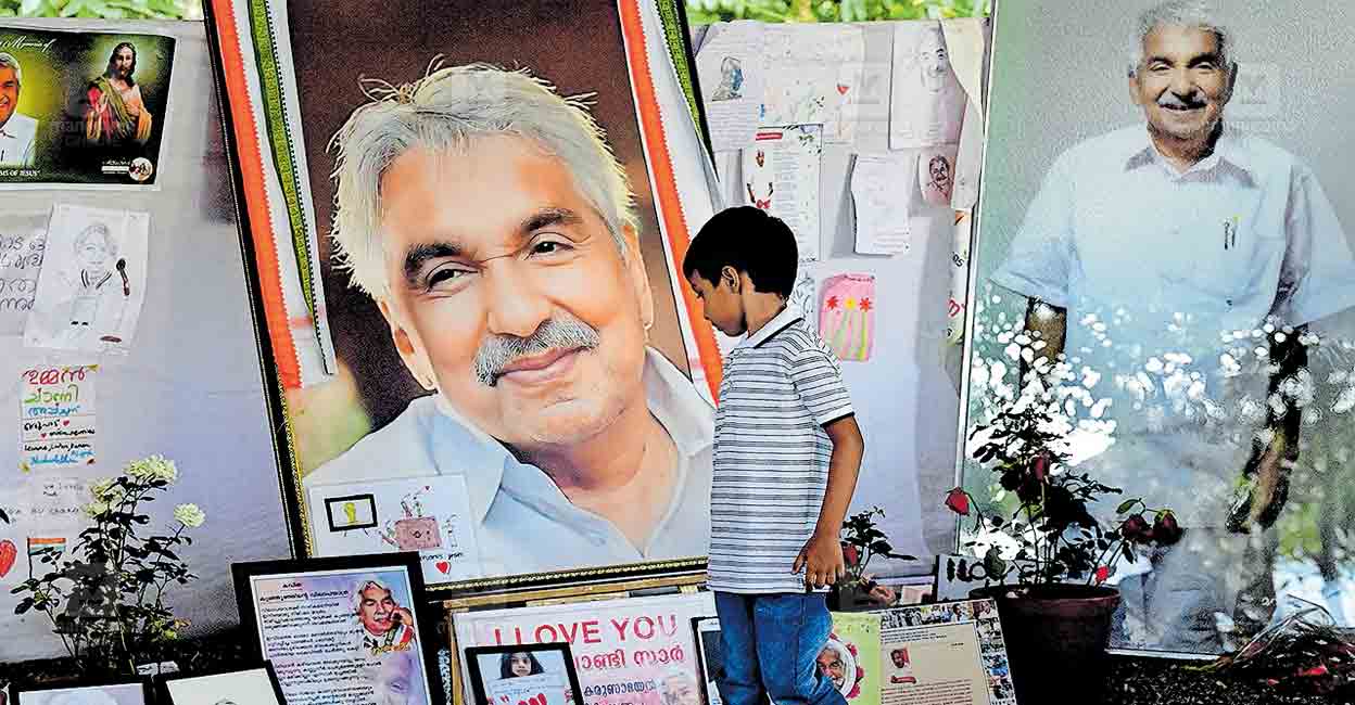 A boy looks at the pictures and messages placed near the tomb of former Chief Minister Oomen Chandy at St George's Orthodox Church at Puthuppally. Photo: Manorama