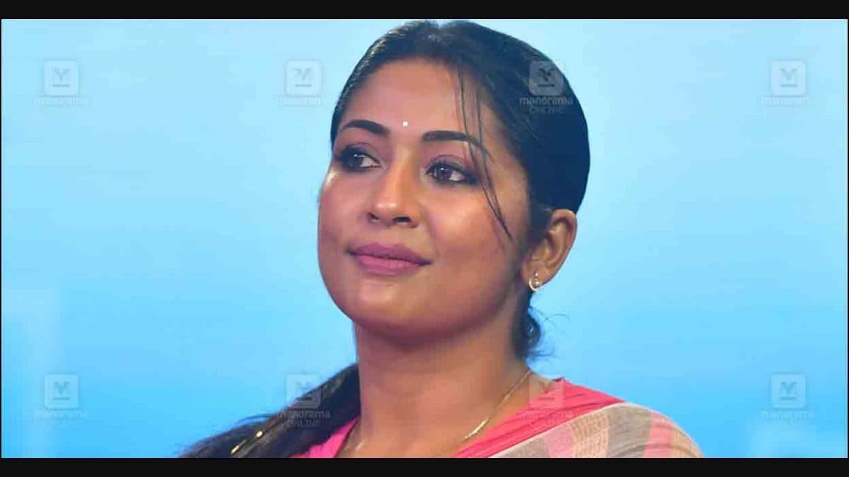 Navya Nair accepted gifts from IRS officer arrested for money laundering,  says ED | Kerala news | Manorama English