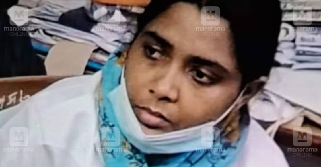 Anusha claimed that she was in a relationship with Arun and planned to kill Sneha to marry him. Photo: Manorama News/ Screengrab