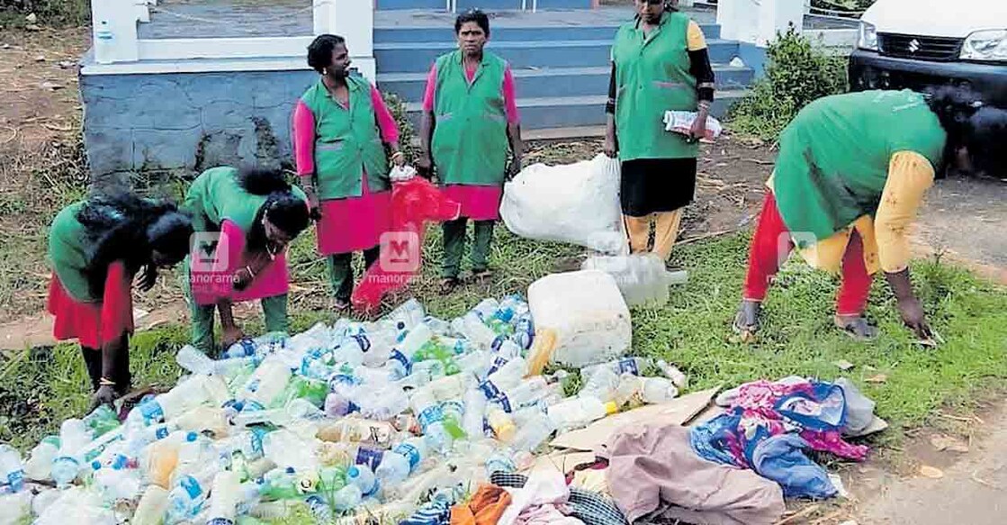 Haritha Karma Sena sorts waste in Haripad, Alappuzha. File photo: Manorama